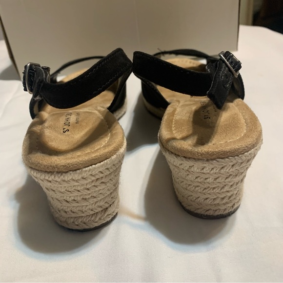 St. John's Bay Memory Foam Slingback Sandals. Size 7. Black with buckle. - Picture 9 of 15